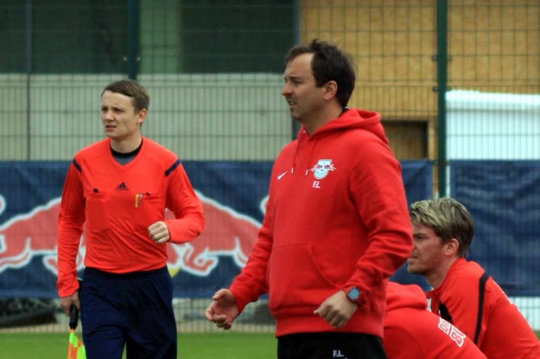 U19-Coach Frank Leicht steht mit seinem Team vor dem Einzug in die Endrunde um die Deutsche Meisterschaft. Foto: Alexander Böhm