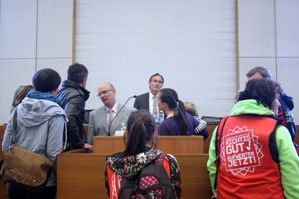 Kita-Streik: Tumult vor der Stadtratsitzung. Foto: L-IZ.de