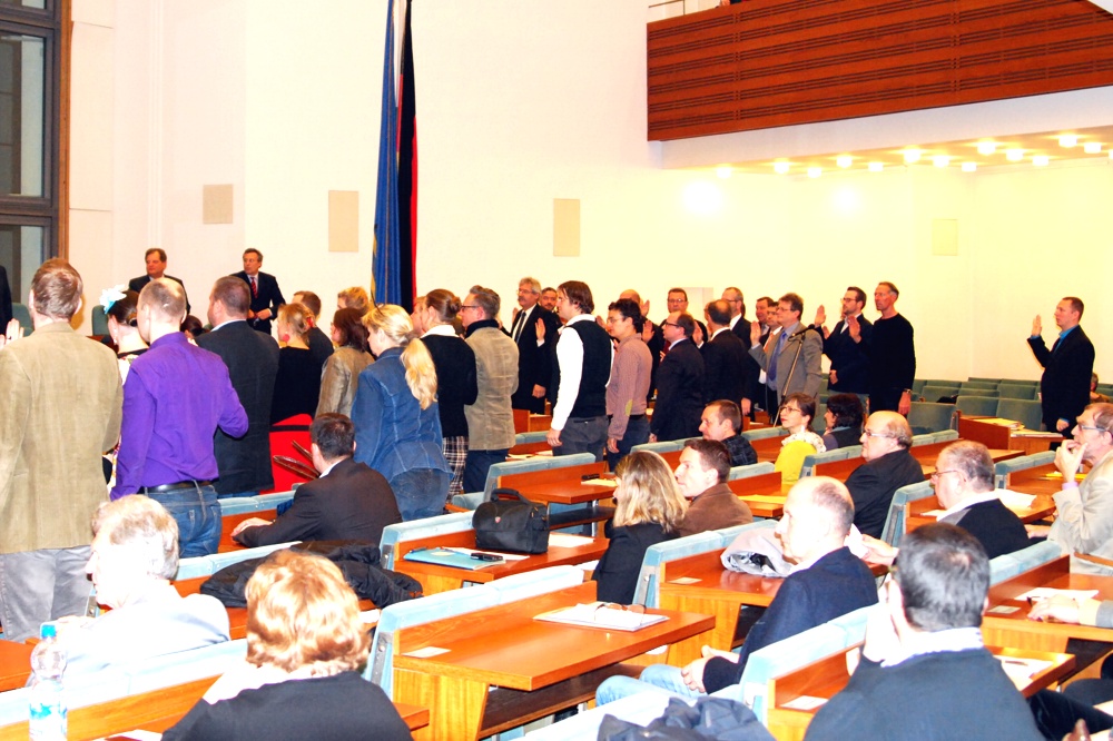 Die Vereidigung der neuen Leipziger Stadträte am 18. Dezember 2014 im Ratssaal. Enrico Böhm (ganz rechts außen) ist auch darunter. Foto: L-IZ.de
