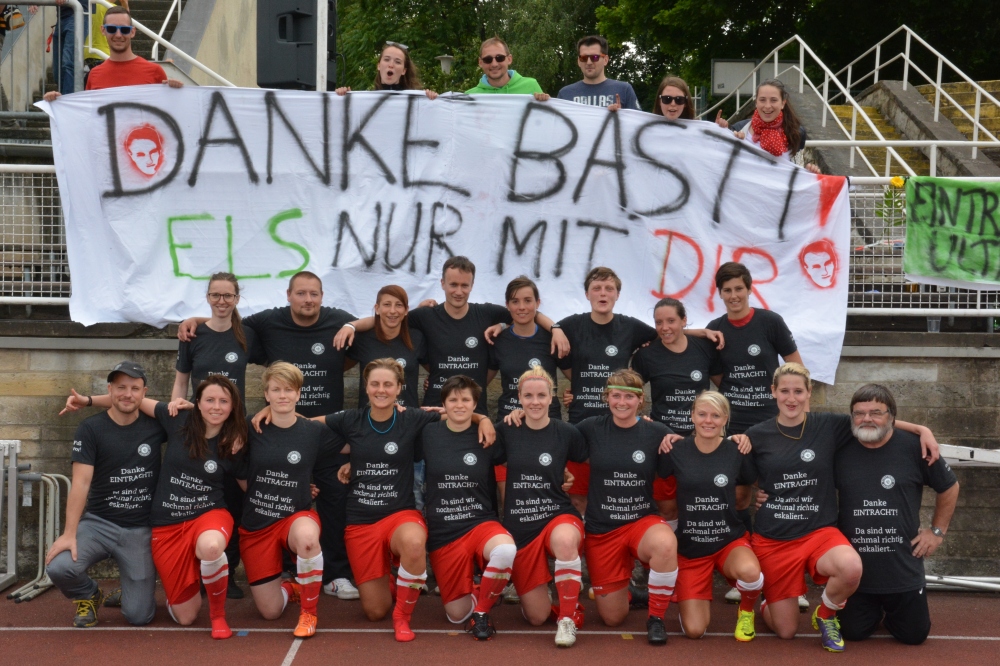 Zeit des Abschieds: Letztes Spiel unter dem Namen Eintracht Süd und letztes Spiel von Trainer Sebastian Popp, der mindestens ein Jahr pausiert. Foto: ELS
