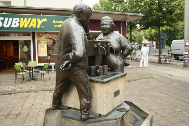 "Kein Trinkwasser": "Ausschank" von  Peter Schremmer an der Karli. Foto: Ralf Julke