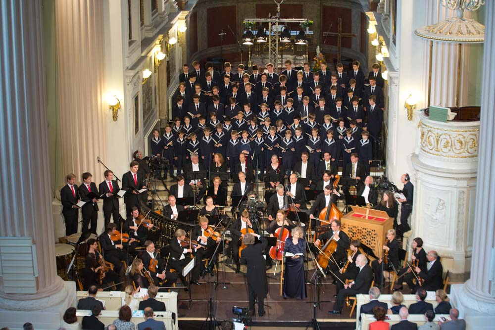 Interim-Thomaskantor Gotthold Schwarz dirigierte das Eröffnungskonzert mit dem Thomanerchor und dem Händelfestspielorchester. Foto: Bach-Archiv Leipzig/Gert Mothes