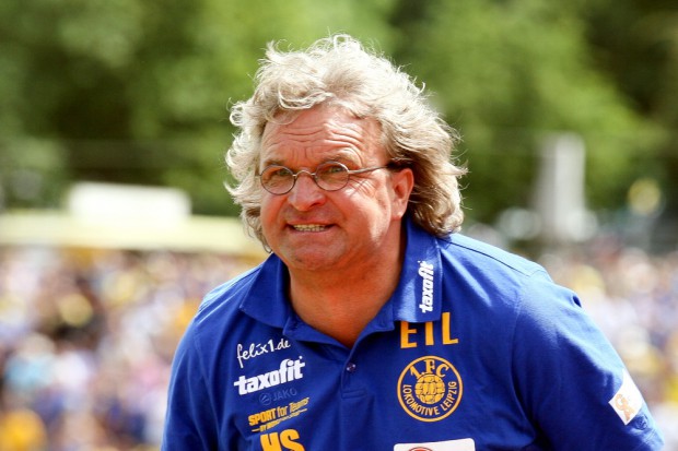 Heiko Scholz beim Anblick dessen, was da geschieht. Foto: Bernd Scharfe