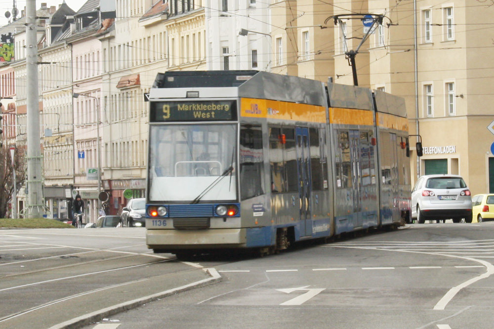 Die Linie 9 auf dem Weg in die Wolfgang-Heinze-Straße in Connewitz. Foto: Ralf Julke
