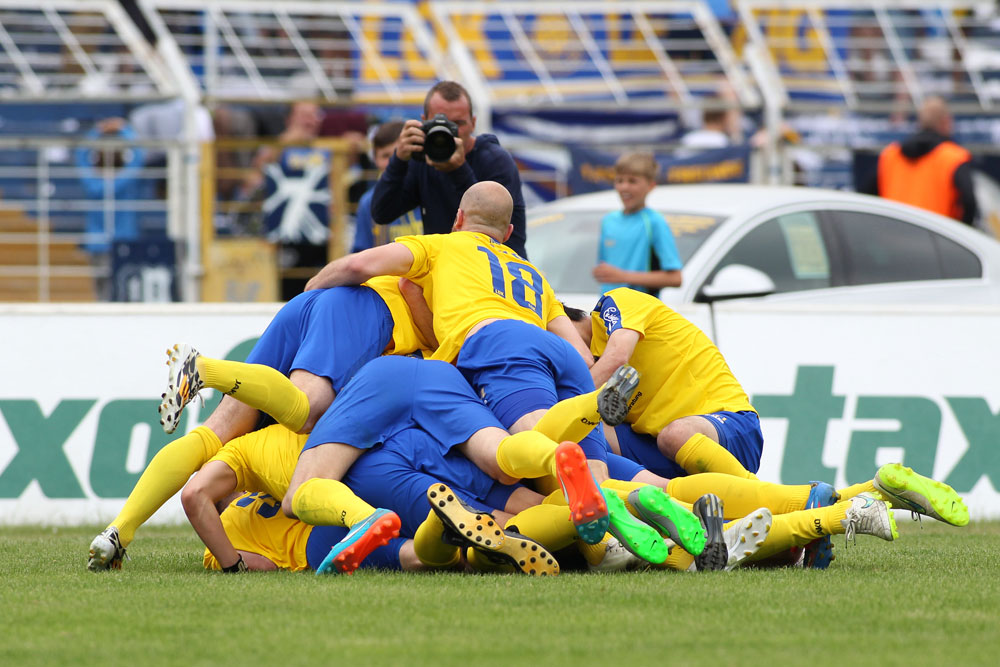 Lok jubelt zum 1:0 durch Marijo Kresic. Foto: Bernd Scharfe