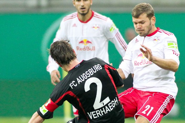 Schinke (re.) 2011 im DFB gegen den FC Augsburg. Foto: Bernd Scharfe