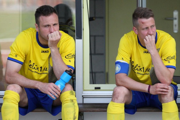 Rony Surma und Markus Krug nach dem Spielabbruch. Foto: Bernd Scharfe