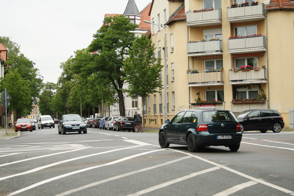 Gefährliche Querung für Fußgänger: Kreuzung Ludolf-Colditz-Straße / Naunhofer Straße. Foto: Ralf Julke