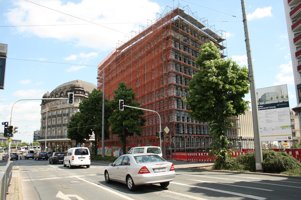 Soll im Oktober bezogen werden: Der neue Unternehmenssitz der LWB am Wintergartenhochhaus. Foto: Ralf Julke