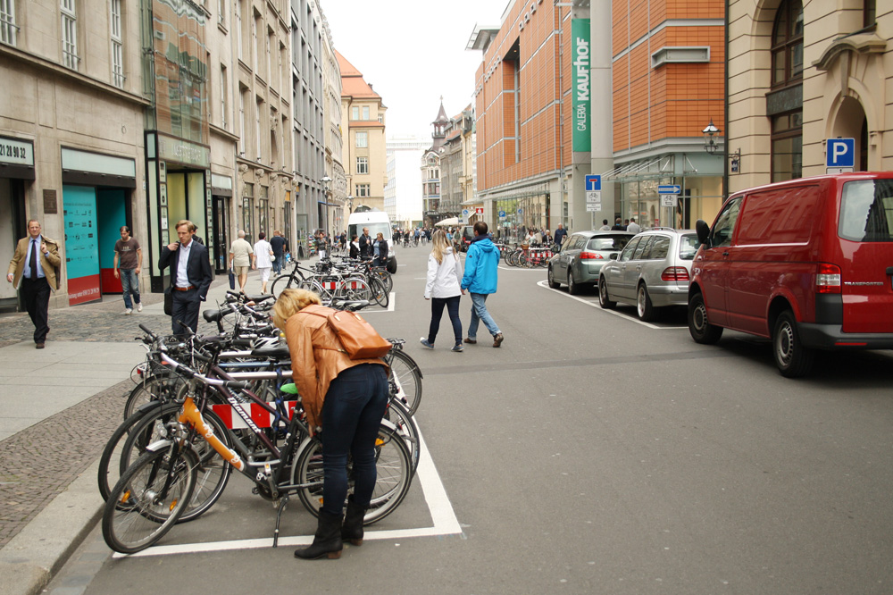 Könnte nach Vorschlag der Grünen auch zur Fußgängerzone werden: der Neumarkt. Foto: Ralf Julke