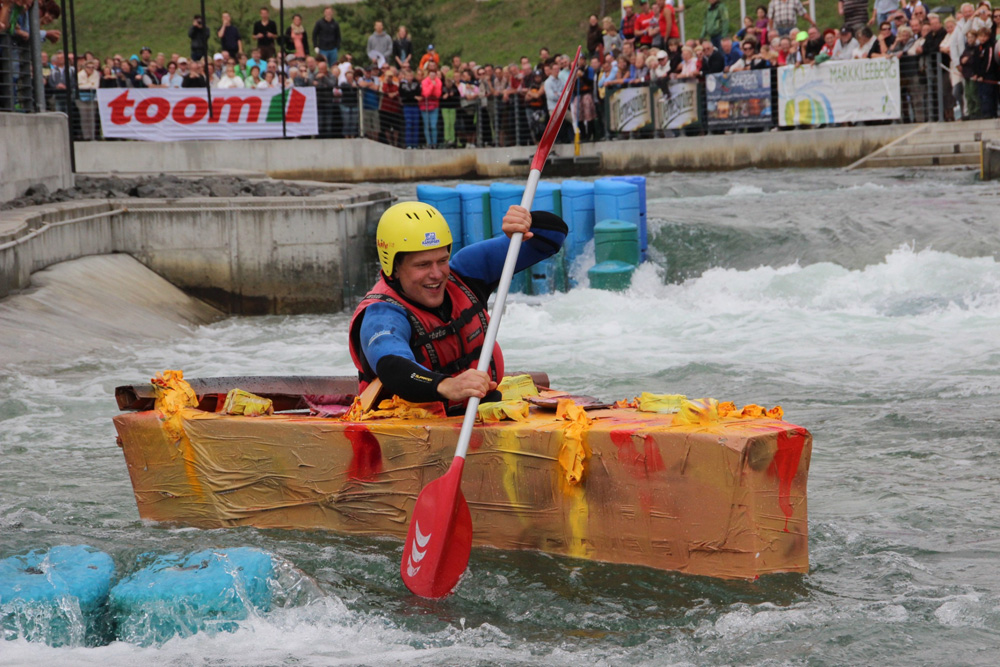 Pappbootrennen im Kanupark. Foto: Kanupark Markkleeberg