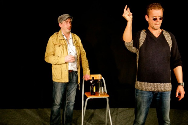 Von der Flucht zur Sucht. Den Ausweg kann man gemeinsam finden und muss ihn allein gehen. Foto: Theater Trockenbau 