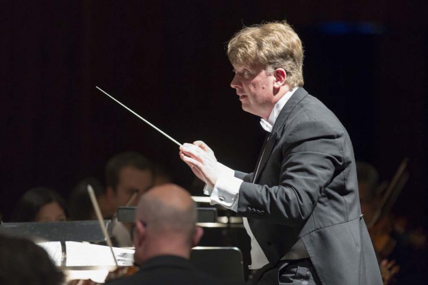 Dirigent Matthias Foremny. Foto: Tom Schulze