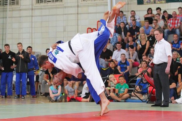 1. Kampf, bis 90 kg: René Kirsten (JCL) besiegt Andreas Benkert (Speyer) per Ippon. (Gesamtstand 1:0). Foto: Jan Kaefer