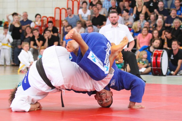 4. Kampf, bis 81 kg: Norbert Fleischer (JCL) besiegt David Riedl (Speyer) per Ippon (Gesamtstand 3:1). Foto: Jan Kaefer