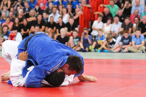 6. Kampf, bis 73 kg: Costel Danculea (JCL) besiegt Stefan Bantle (Speyer) per Ippon. (Gesamtstand 4:2). Foto: Jan Kaefer