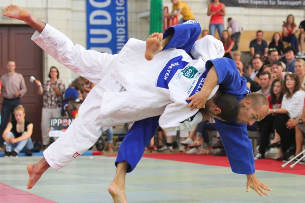 9. Kampf, bis 66 kg: Laszlo Szoke (JCL) besiegt Pata Merebashvili (Speyer) per Ippon. (Gesamtstand 7:2). Foto: Jan Kaefer