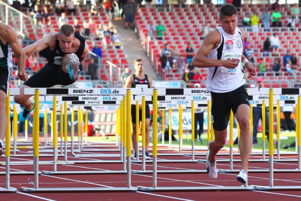 Rechts läuft Erik Balnuweit zu Bronze, links folgt Maximilian Bayer auf Platz 6, mittig im Hintergrund Alexander John, der aufgeben musste. Foto: Jan Kaefer