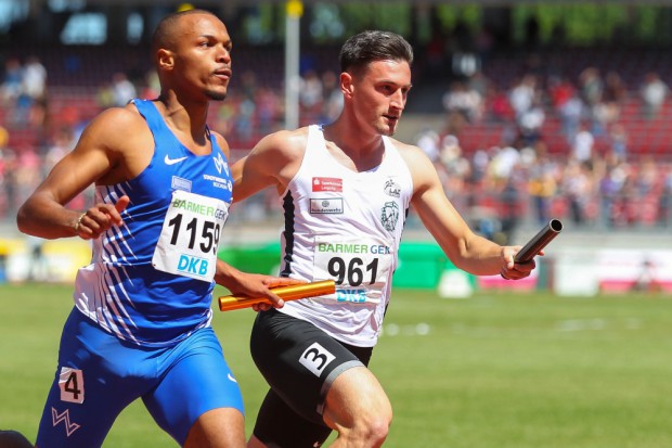 Silber für die 4x100m Staffel des SC DHfK Leipzig. Schlussläufer Robert Hering (re.) kommt nur knapp hinter Robin Erewa (Wattenscheid) ins Ziel. Foto: Jan Kaefer