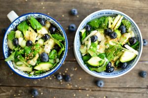 Salat mit Blaubeeren. Foto: Maike Klose