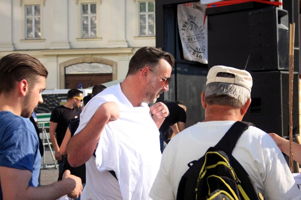 Verdammt lang her: Lutz Bachmann bei einer Legida-Demo auf dem Wager-Platz am 6. Juli 2015 in Leipzig. Foto: L-IZ.de