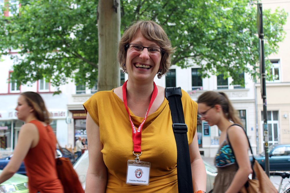 Franziska Mauersberger auf Tour durch Leipzig. Foto: Volly Tanner