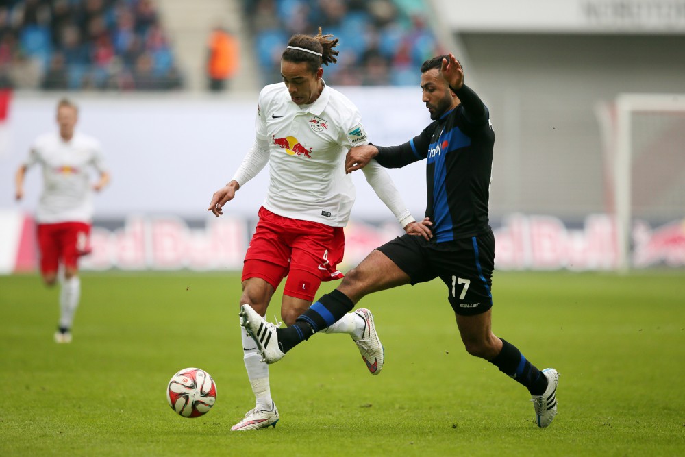 Yussuf Poulsen und Joan Oumari könnten sich am Samstag wieder über den Weg laufen. Foto: GEPA Pictures