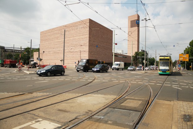 Gleiskurve am Peterssteinweg: Hier sollen die Gleise im Oktober erneuert werden. Foto: Ralf Julke