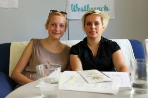 Helena und Rowena von der Initiative "Engagiert für Geflüchtete in Leipzig". Foto: Volly Tanner