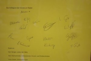 Unterschriften unter dem offenen Brief der Lehrer der Schule am Rabet. Foto: Ernst-Ulrich Kneitschel