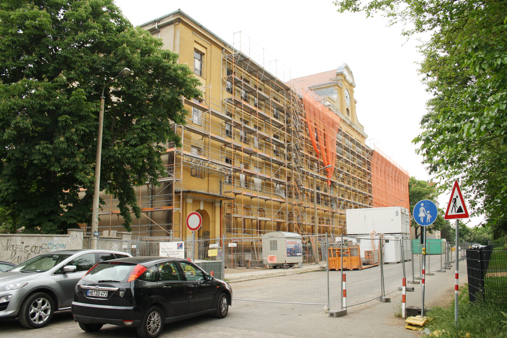 Eins der derzeitigen Großprojekte: die künftige Käthe-Kollwitz-Schule in der Karl-Vogel-Straße. Foto: Ralf Julke