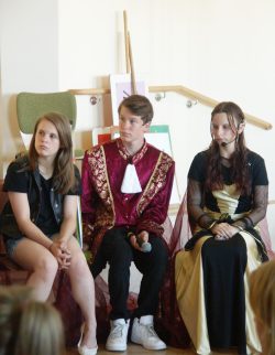 Bauberatung mit Baumeister Lotter am Turm auf der Rathaus-Baustelle. Foto: Karsten Pietsch