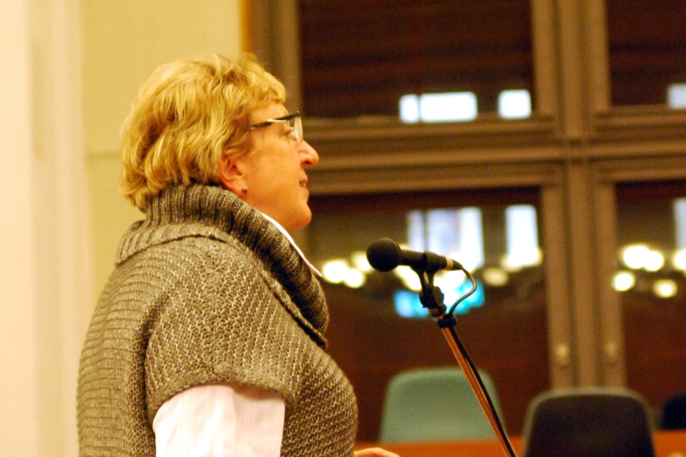 Margitta Hollick (Die Linke) bekannt für Interventionen am Seitenmikrofon des Ratssaals (Archivbild, Michael Freitag)