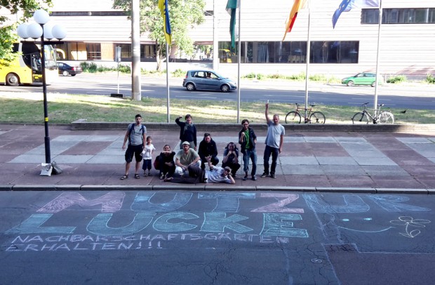 Mut zur Lücke: Nachbarschaftsgarten-Aktion vorm Neuen Rathaus. Foto: Nachbarschaftsgärten e.V.