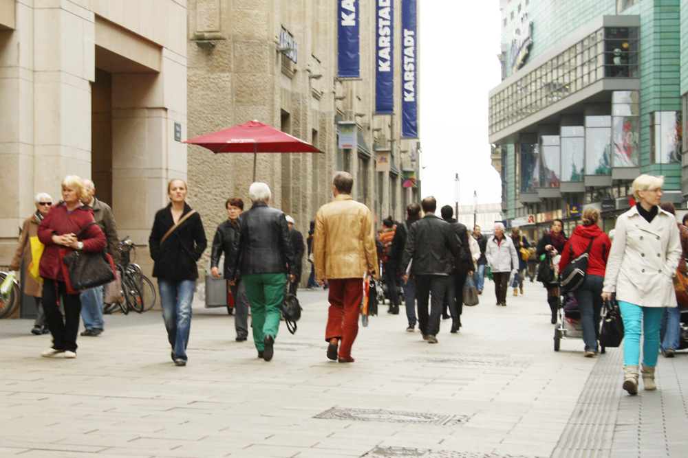 Passanten in der Leipziger Petersstraße. Foto: Ralf Julke