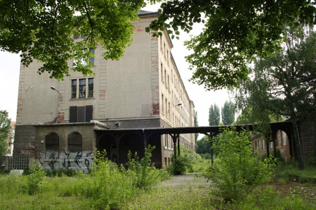 Blick in den Schulhof der alten Hermann-Liebmann-Schule. Foto: Ralf Julke