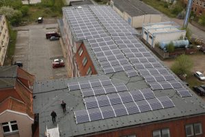 Die Solaranalage auf dem Ludwig-Hupfeld-Center. Foto: Martin Pieske