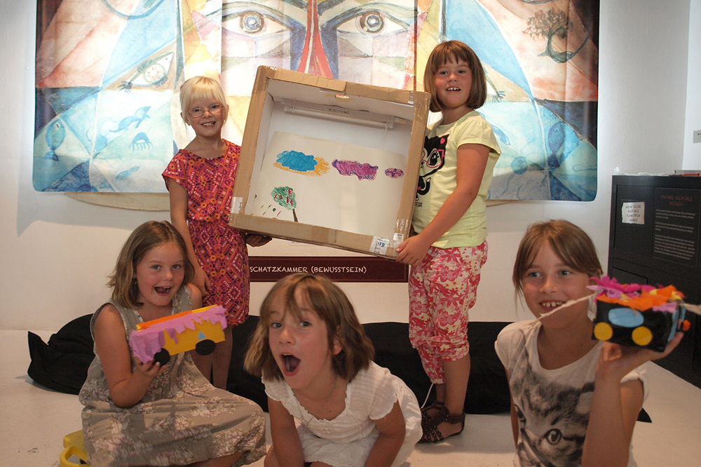 Schülerinnen aus dem Hort Großlehna bei der Trickfilmwerkstatt. Foto: Unikatum Kindermuseum