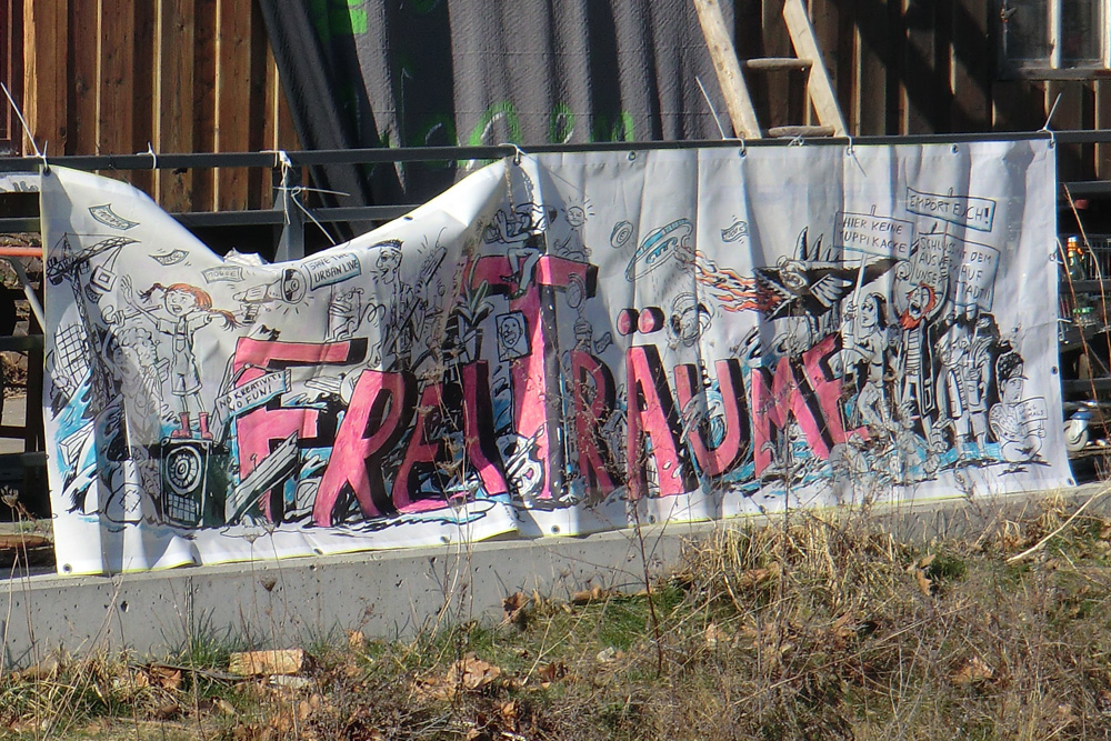 In einer wachsenden Stadt verschwinden die Freiräume: Plakat am Wagenplatz am Karl-Heine-Kanal. Foto: Marko Hofmann