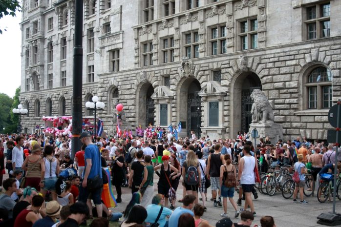 Zwischenkundgebung am Neuen Rathaus. Foto: Alexander Böhm