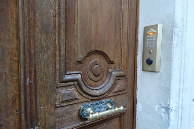 Haustürschlüssel gibt es hier nicht. Ein fünfstelliger Zugangscode hilft weiter. Foto: Patrick Kulow