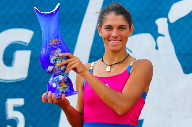 Valeriya Strakhova mit der Siegestrophäe. Foto: Jan Kaefer