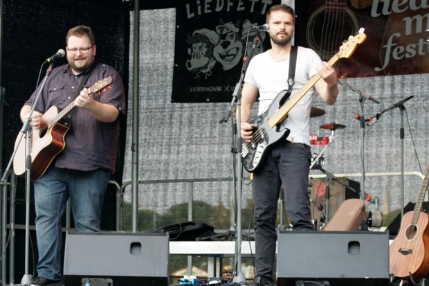 Daniel Heinze und Heiko Dietze eröffneten als Lokalmatadoren den Konzertabend Foto: Sebastian Beyer