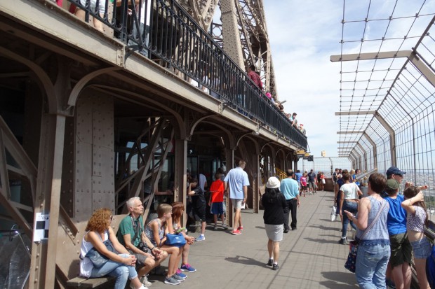 Auf der zweiten Etage des Eiffelturms. Foto: Patrick Kulow