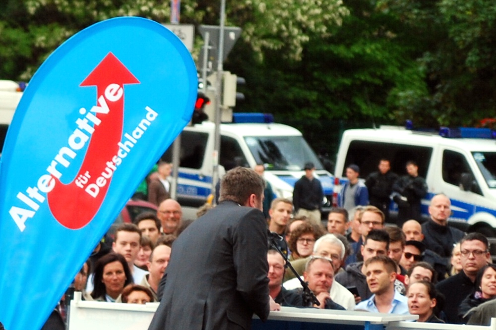 Die AfD im Jahr 2014 mit teils ausgefallenen Thesen auf Wahlkampftour (hier auf dem Simsonplatz Leipzig). Foto: L-IZ.de