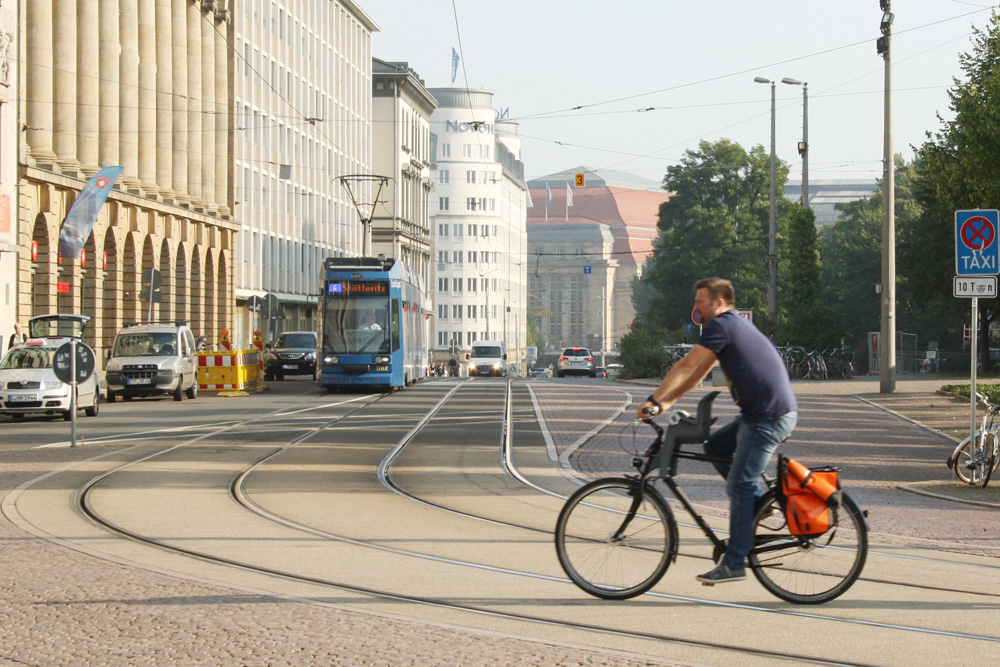 Augustusplatz/Goethestraße: An sichere Radwegeführungen wurde hier nicht gedacht. Foto: Ralf Julke