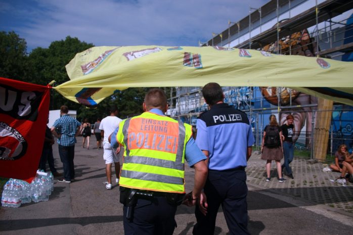 Die Polizei war von Anfang an bei den Verhandlungen dabei. Foto: Alexander Böhm