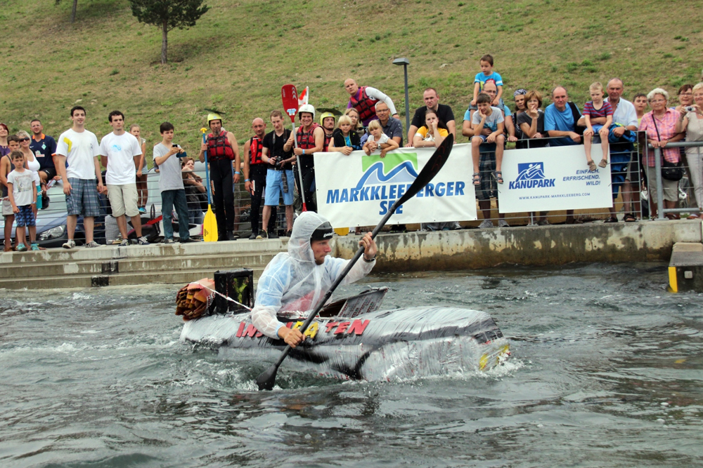 Sieger der diesjährigen Auflage wurde die Mannschaft "Die Inspiraten" mit ihrem Fluxkompensator-Zeitboot. Foto: Kanupark Markkleeberg