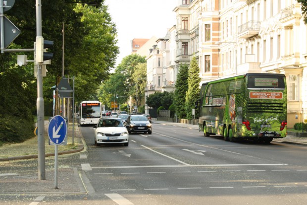 Der Floßplatz: vierspurig für den Kfz-Verkehr, aber kein Platz für Radfahrer. Foto: Ralf Julke