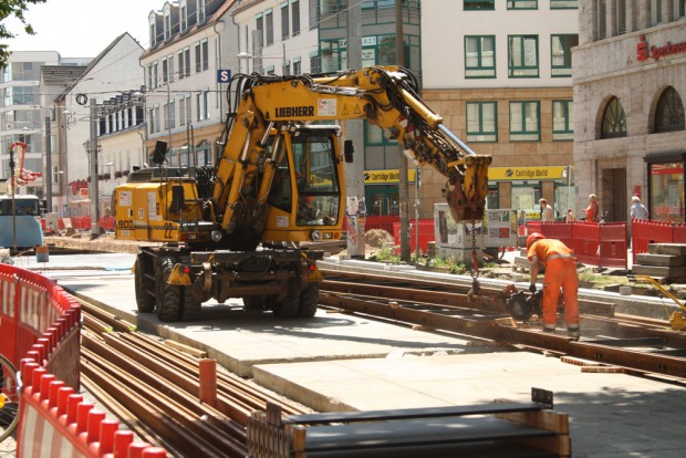 Gleismontage kurz vor der Hohen Straße. Foto: Ralf Julke